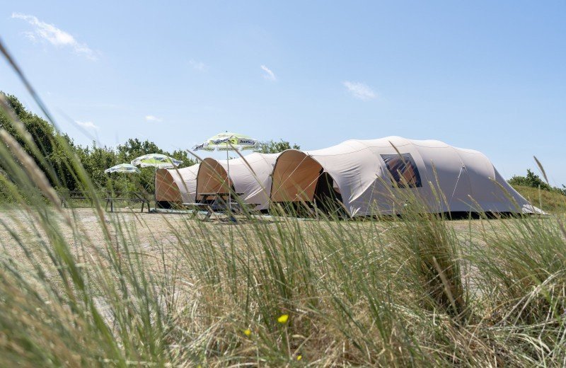 De Waard-Zelt complett eingerichtet